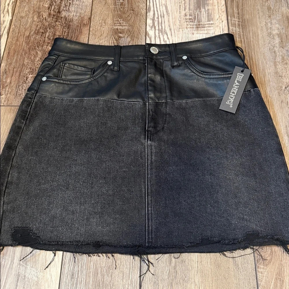 NEW! Blank NYC Black Faux Leather-Trim Mini Skirt Size 28 (6) - Picture 5 of 9